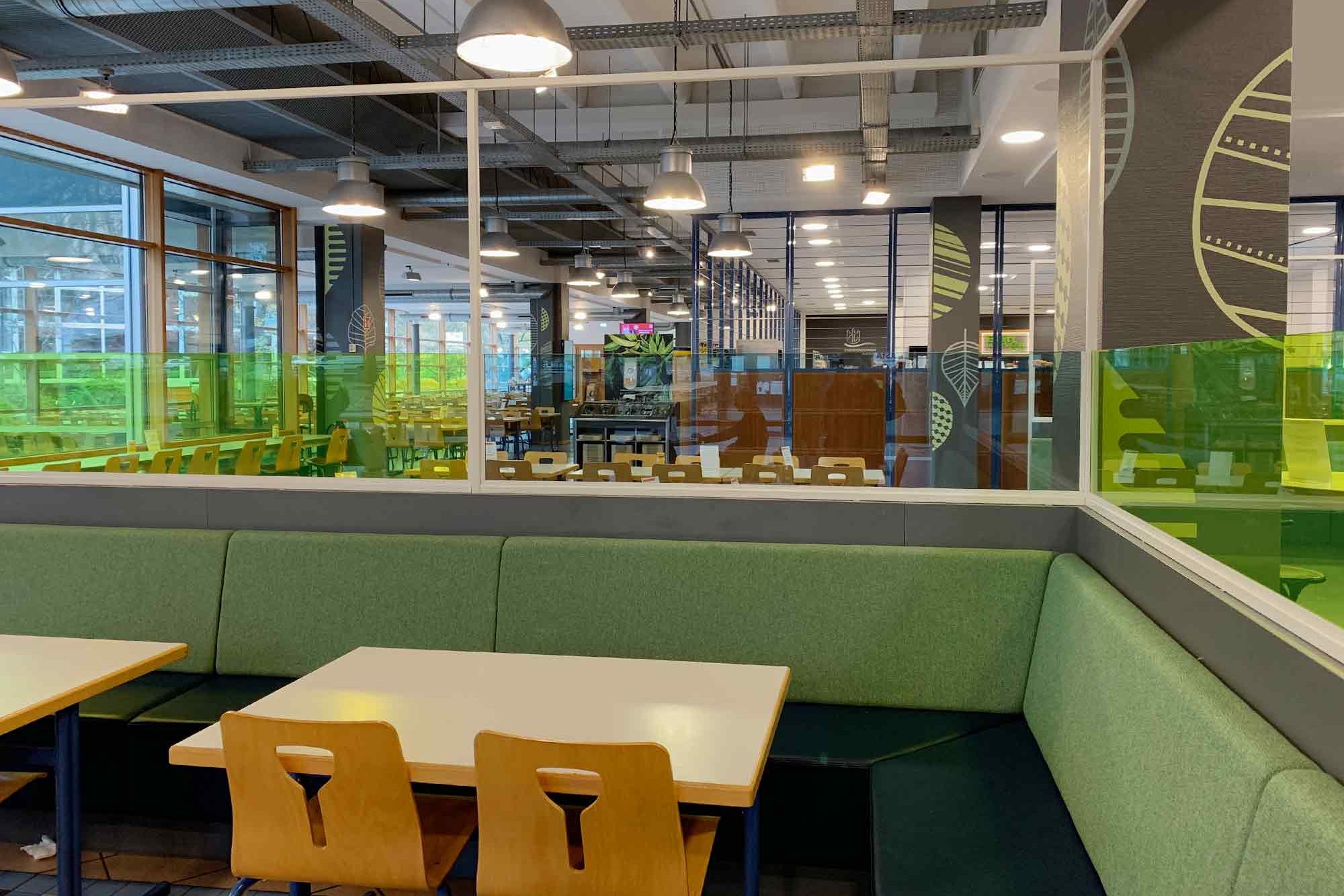 Blick in den Gastraum der Mensa Blattwerk