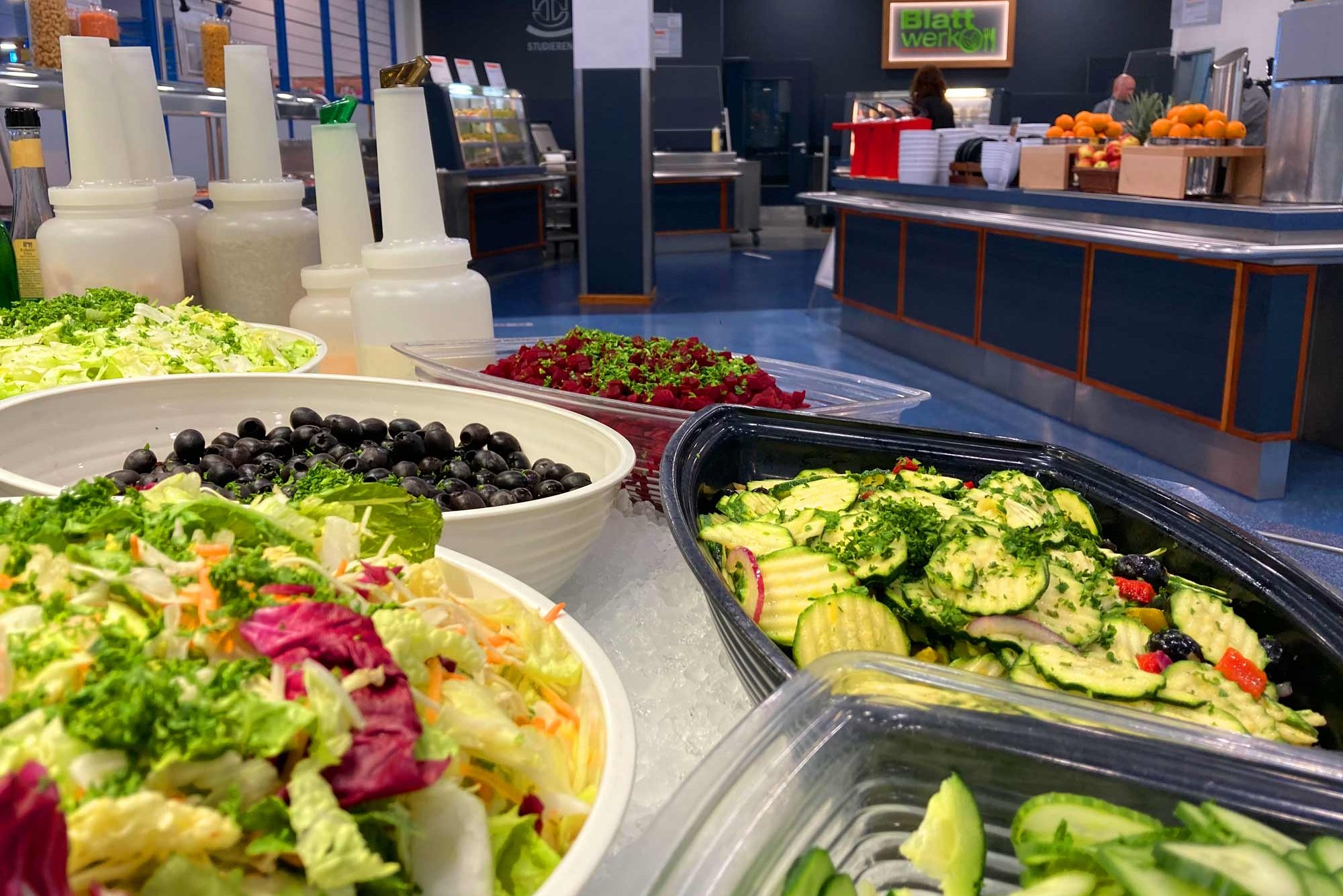 Salatbar in der Mensa Blattwerk