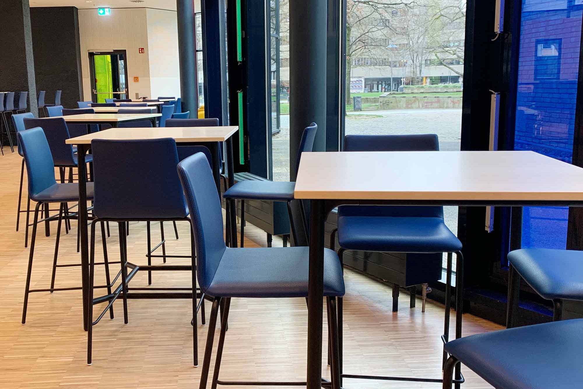 Guest area with high tables in the Cafeteria Philturm