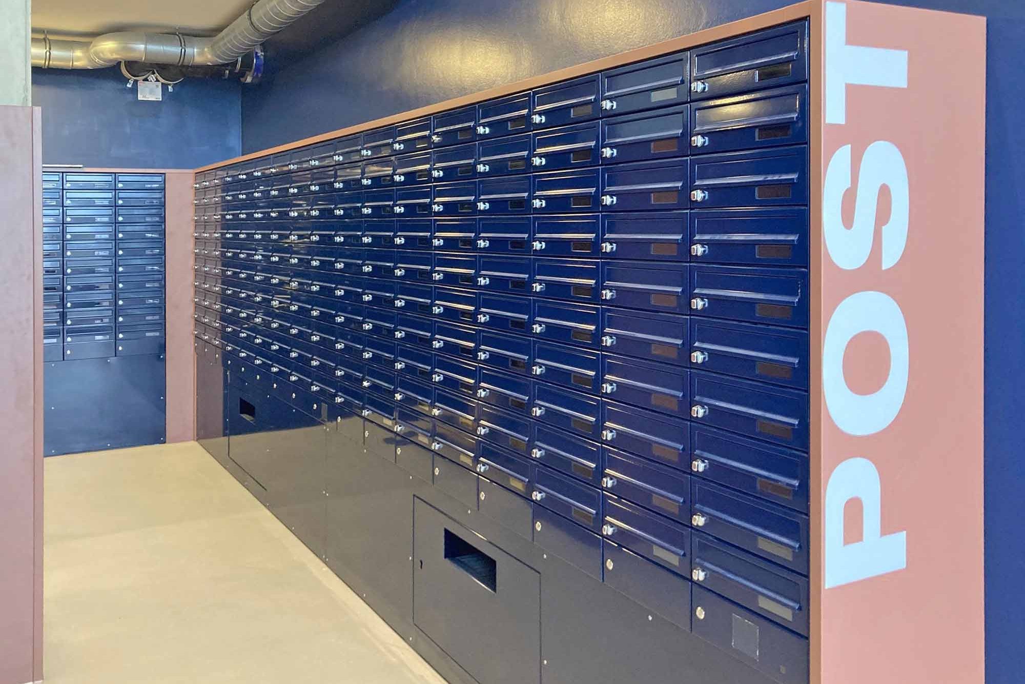 Eingangsbereich mit Briefkästen Wohnanlage HafenCity