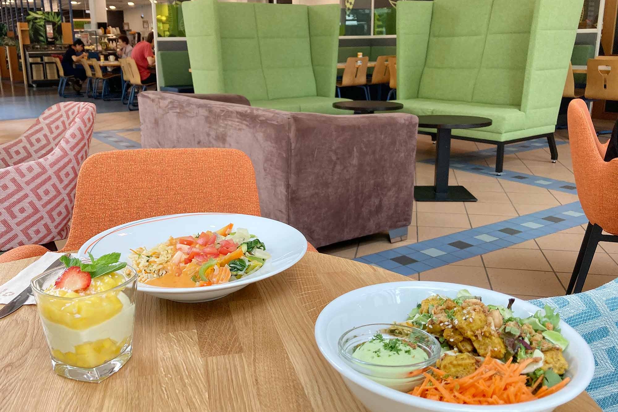 Gastraum der Mensa Blattwerk