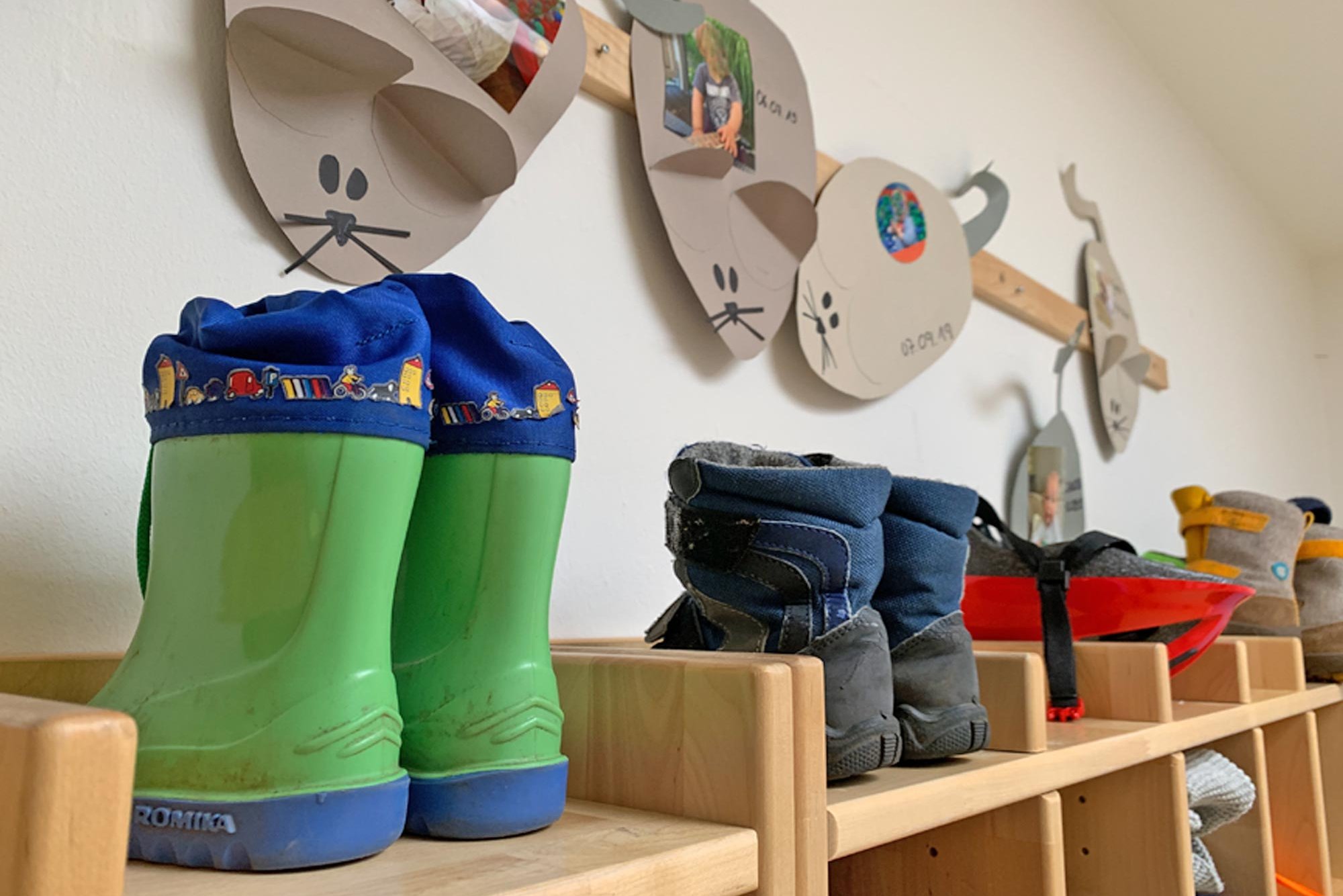 Wardrobe with shoes at the UKE daycare center