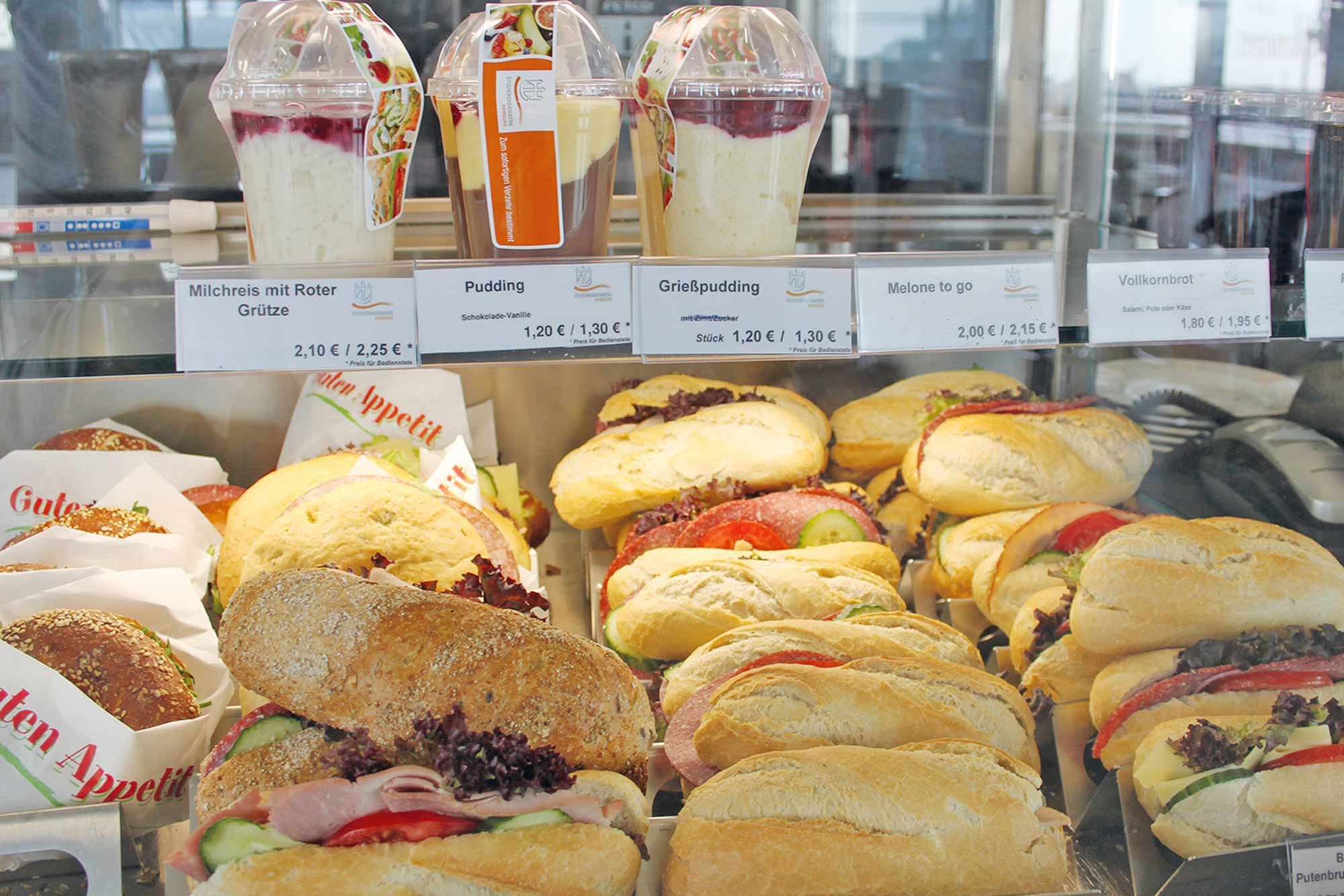 Belegte Brötchen und Bagels im Café HCU